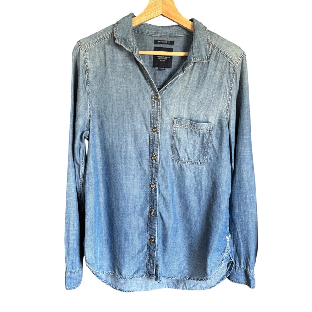💙💙American Eagle Outfitters Blue Denim Shirt